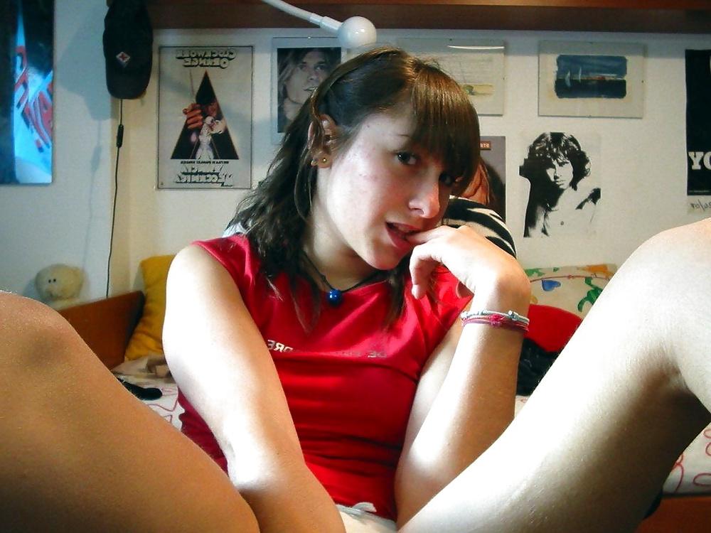 25P Amateur teen selfshot