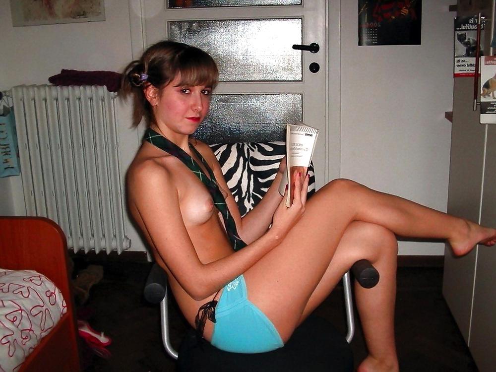 25P Amateur teen selfshot