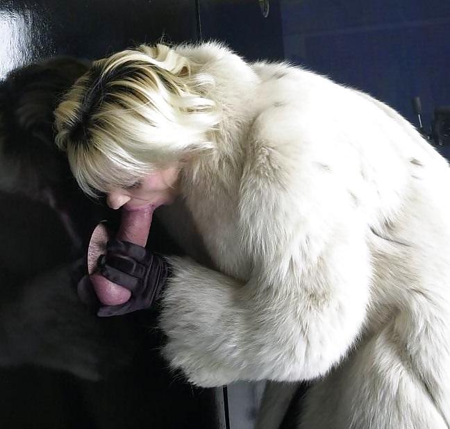 21P Glory Hole In Furs