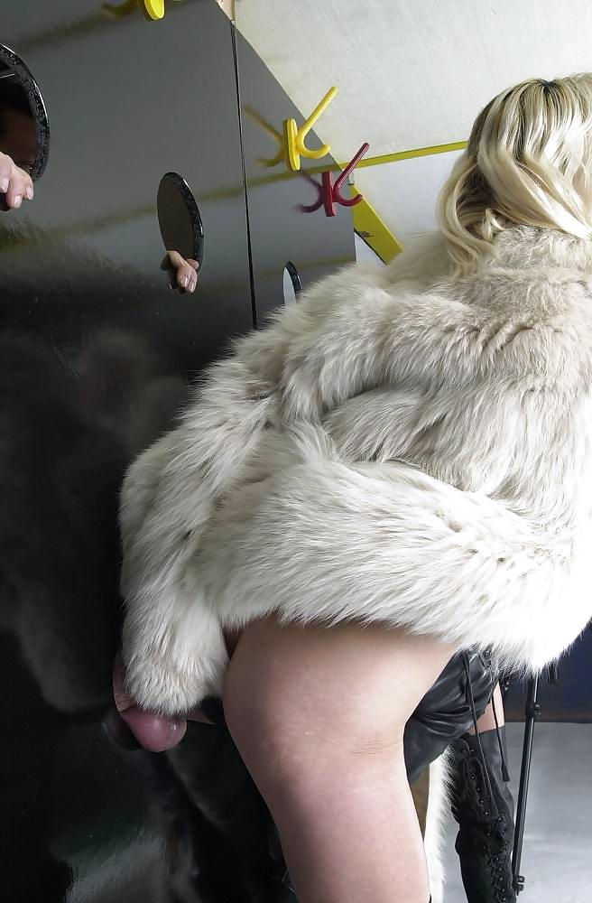 21P Glory Hole In Furs