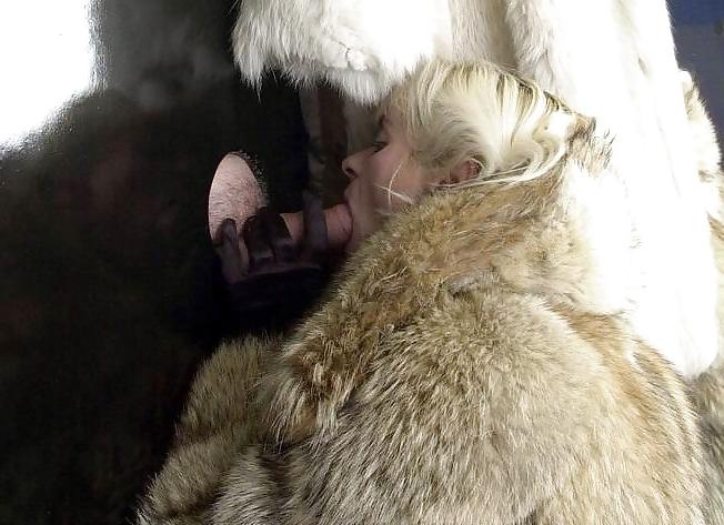 21P Glory Hole In Furs