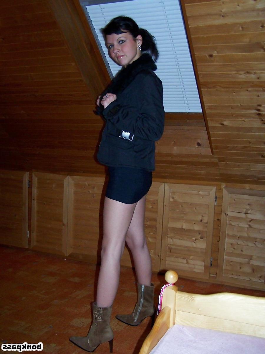 18P Hot Amateur Teen Spreading