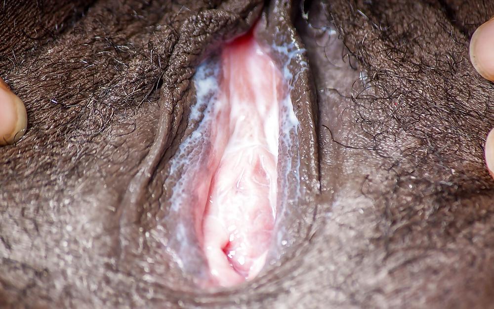 25P Pregnant ebony's hot ass & feet
