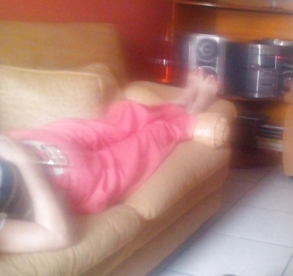 9P MILFs feet from mums friend