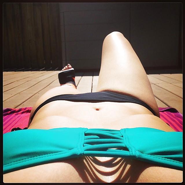 9P Bikini - Leg Cast