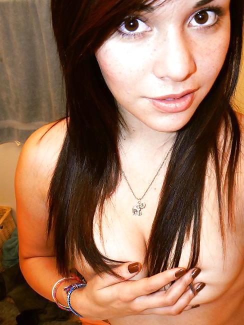 25P Amateur teen selfshot babe!