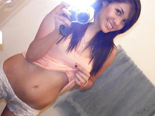 25P Amateur teen selfshot babe!