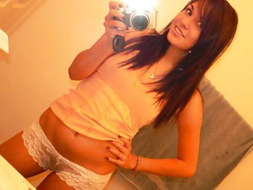 25P Amateur teen selfshot babe!