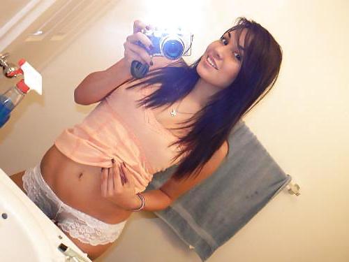 25P Amateur teen selfshot babe!