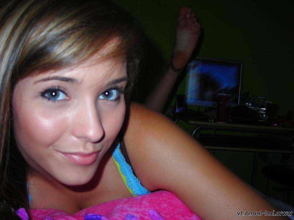 25P Awesome Amateur Teen Feet Part II