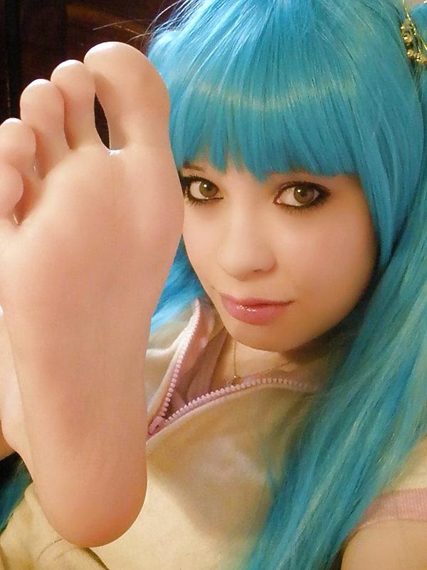 25P Awesome Amateur Teen Feet Part X