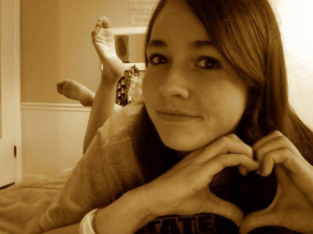 25P Awesome Amateur Teen Feet Part X
