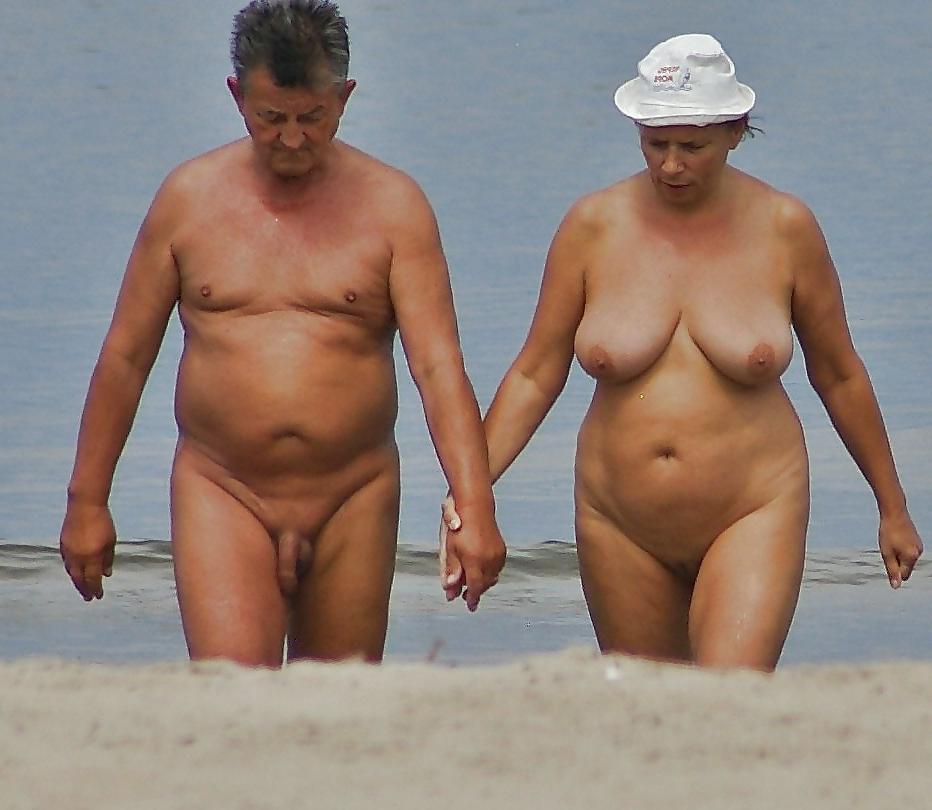 24P Hot couple 001.
