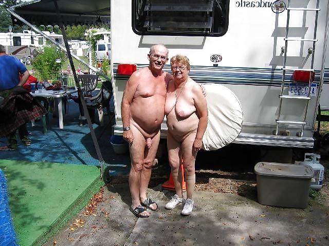 24P Hot couple 001.