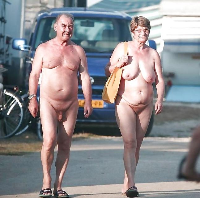 24P Hot couple 001.