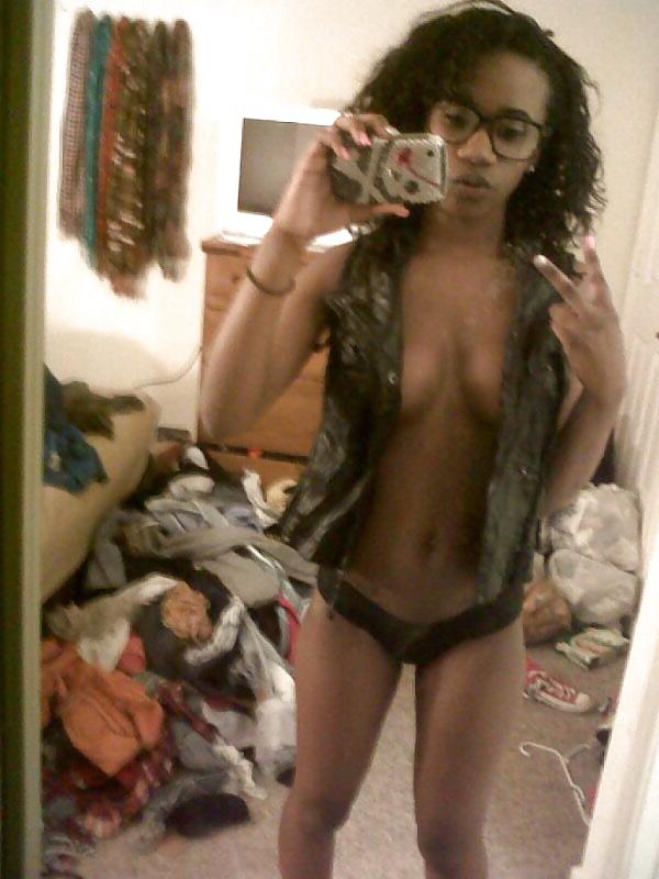 10P Amateur Ebony Babe Self Shooting at Home