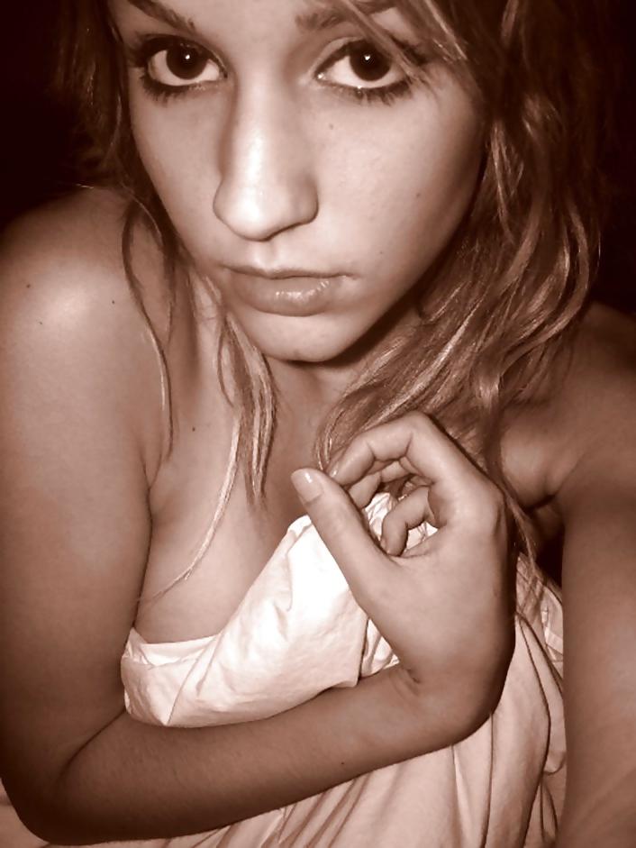 25P Pretty Amateur Teen Lindsay