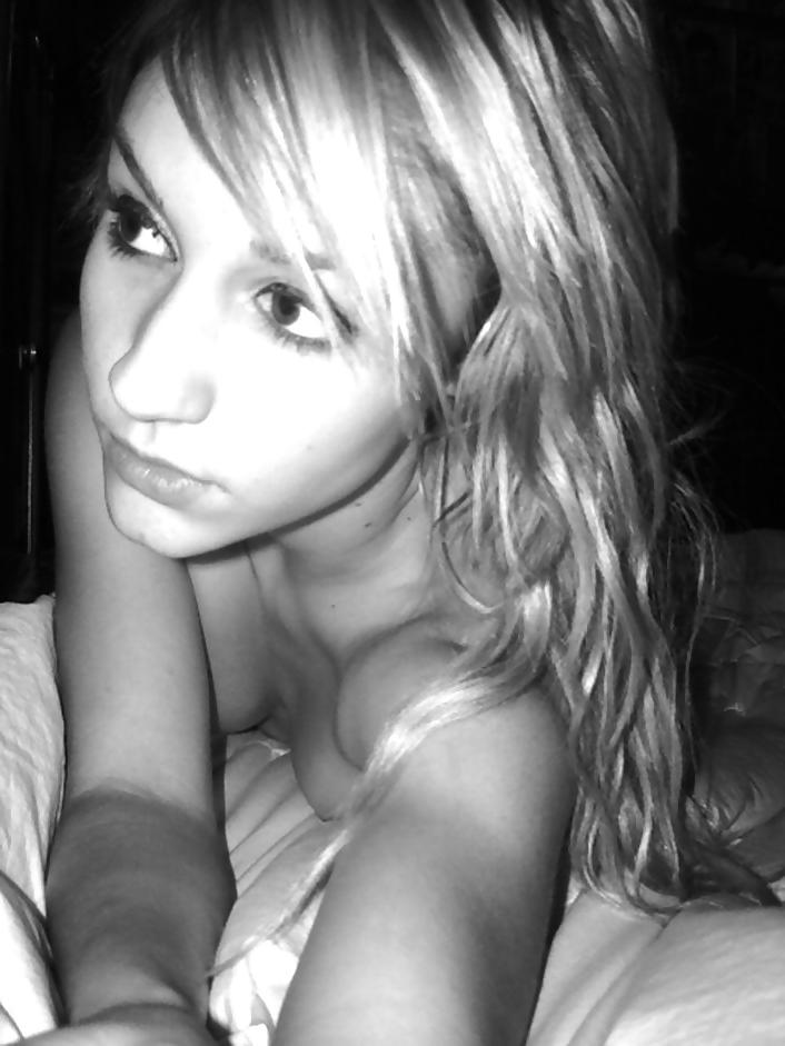 25P Pretty Amateur Teen Lindsay