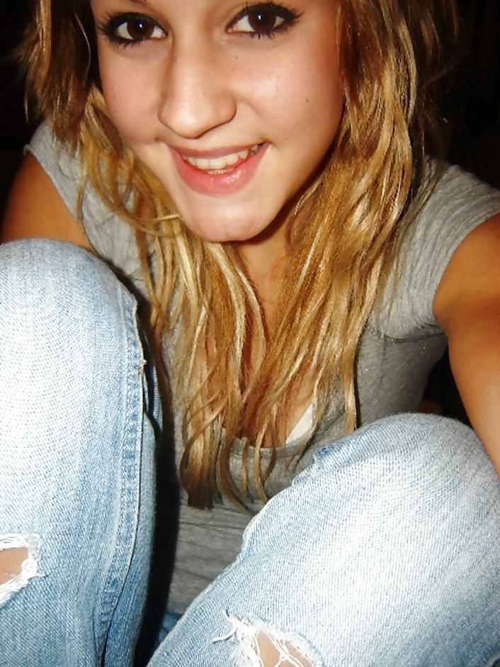 25P Pretty Amateur Teen Lindsay