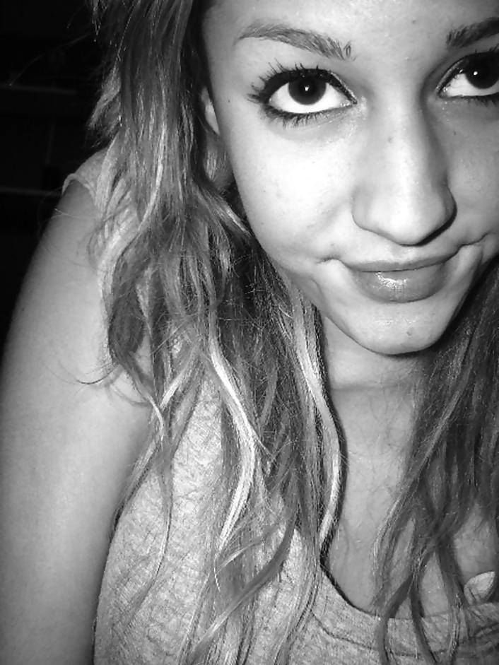25P Pretty Amateur Teen Lindsay