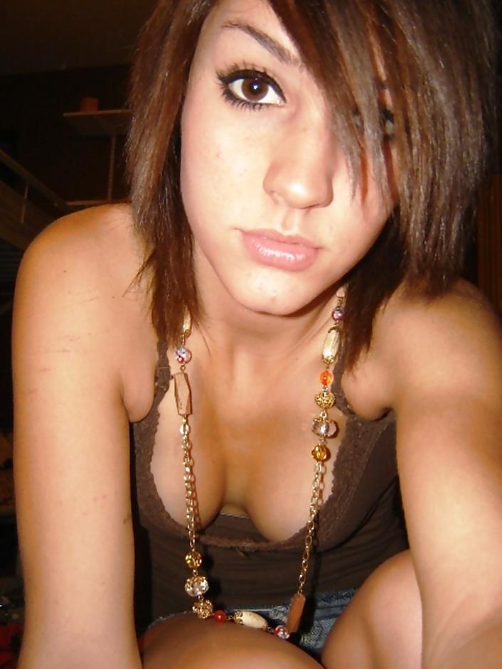 25P Pretty Amateur Teen Lindsay