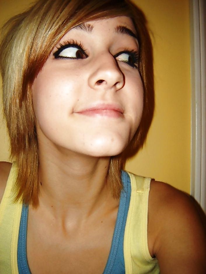 25P Pretty Amateur Teen Lindsay