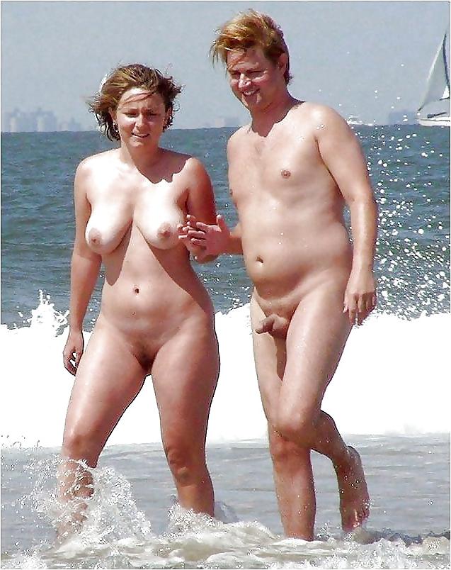 20P Naked couple 30.