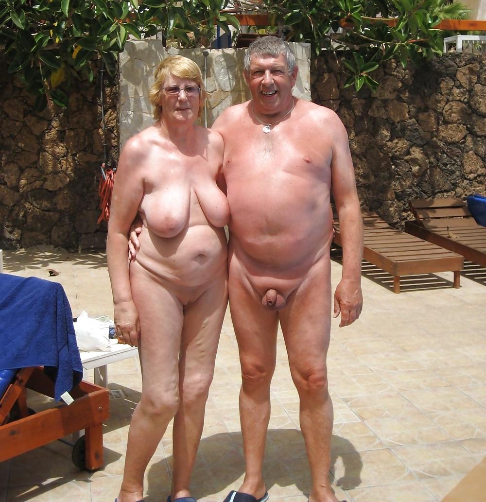 20P Naked couple 30.