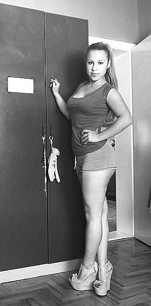 4P Curvy amateur teen