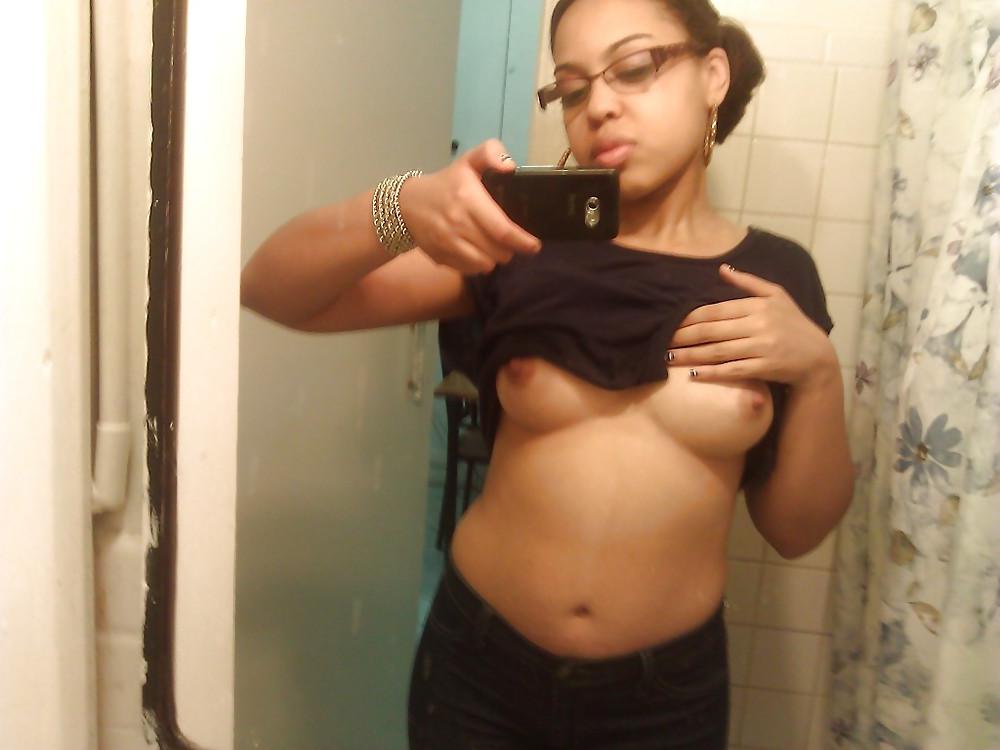 4P Ebony tits selfshot