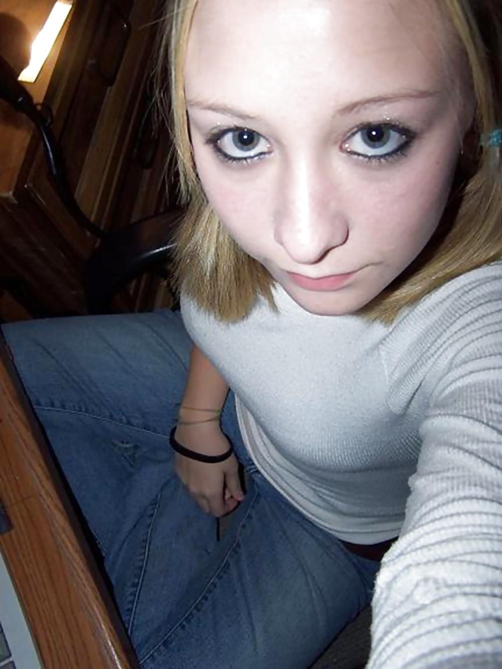 25P Pretty Amateur Teen Kayla