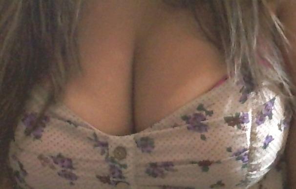 25P Women with Huge Tits