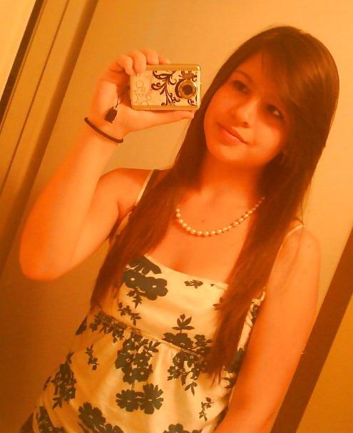 15P The Beauty of Amateur Teen CamWhore