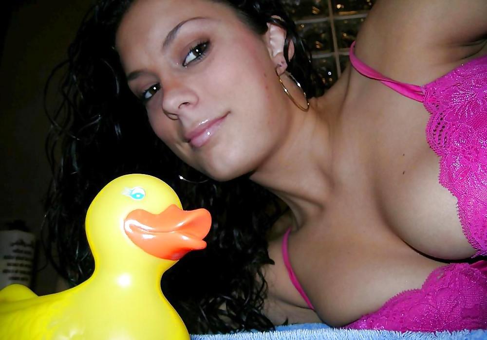 25P BUSTY AMATEUR TEEN AND HER RUBBERDUCK