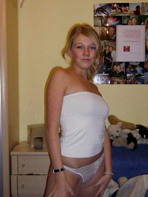 8P Hot 18 Blond Amateur Teen