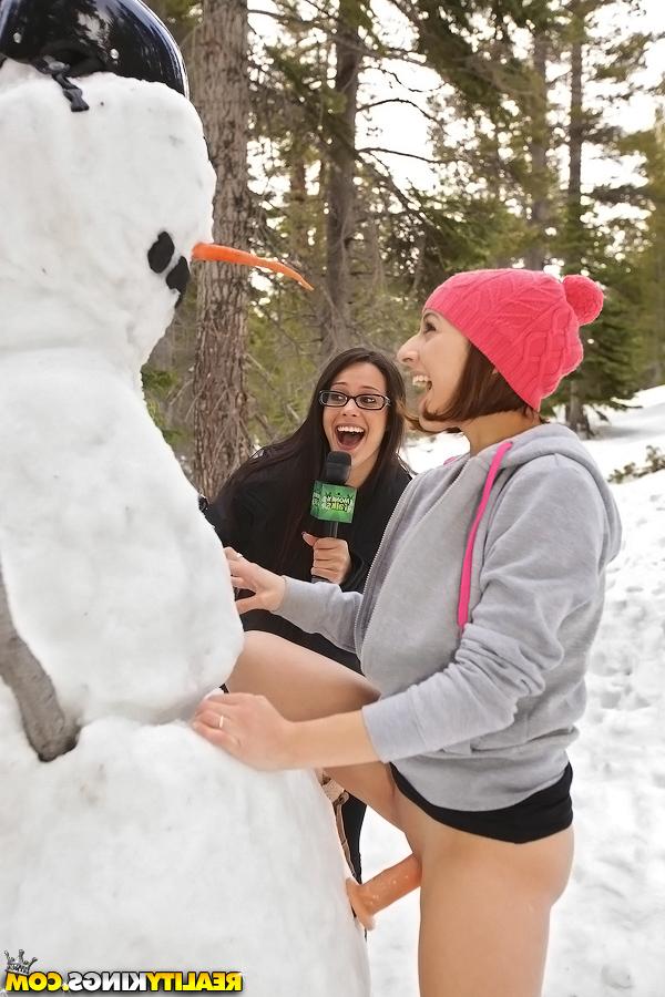 16P Naughty teen puts a sex toy on a frosty and fucks it for cash