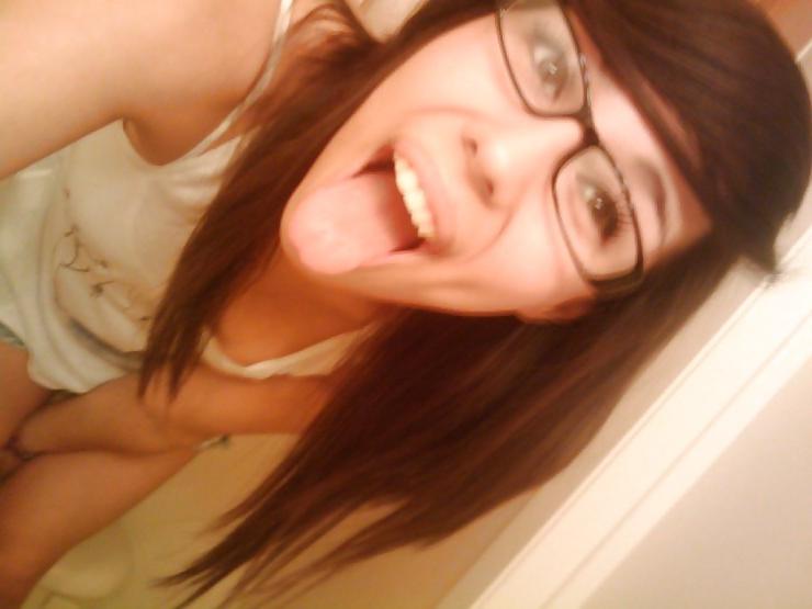 12P Bk Amateur Teen selfshot