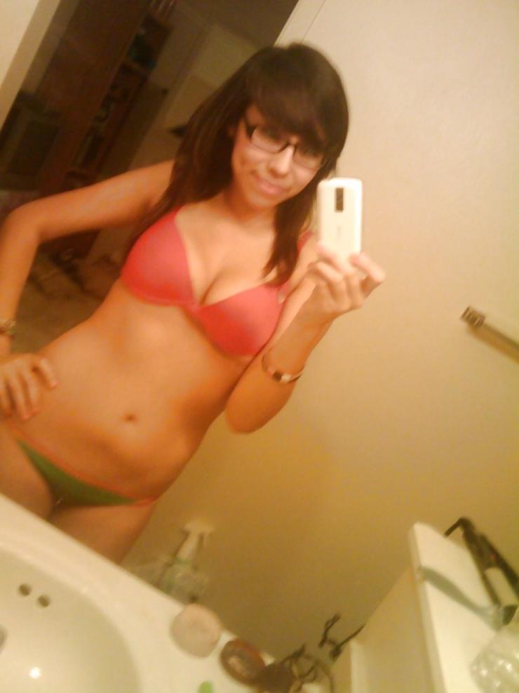 12P Bk Amateur Teen selfshot