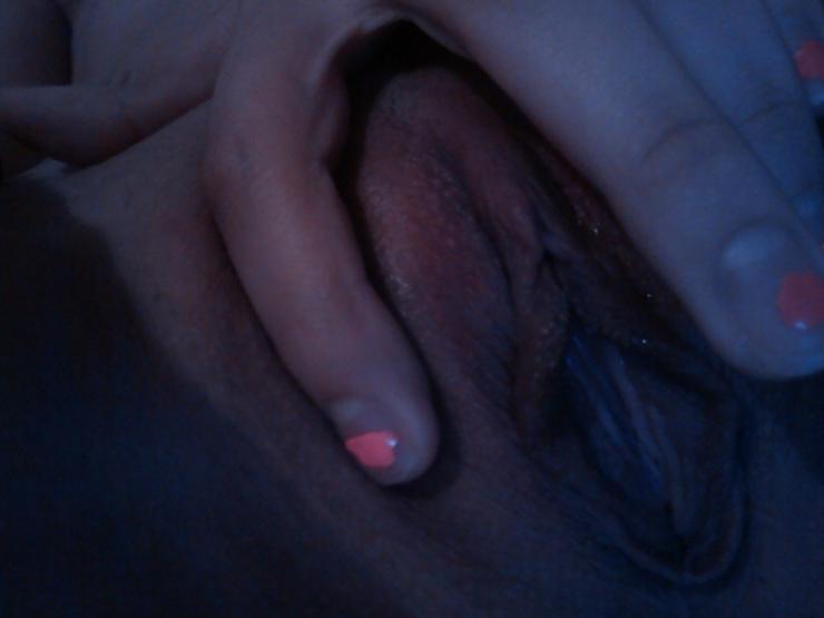 12P Bk Amateur Teen selfshot