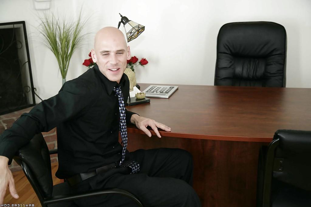 15P Big titted babe Memphis Monroe gets into the best office for sex