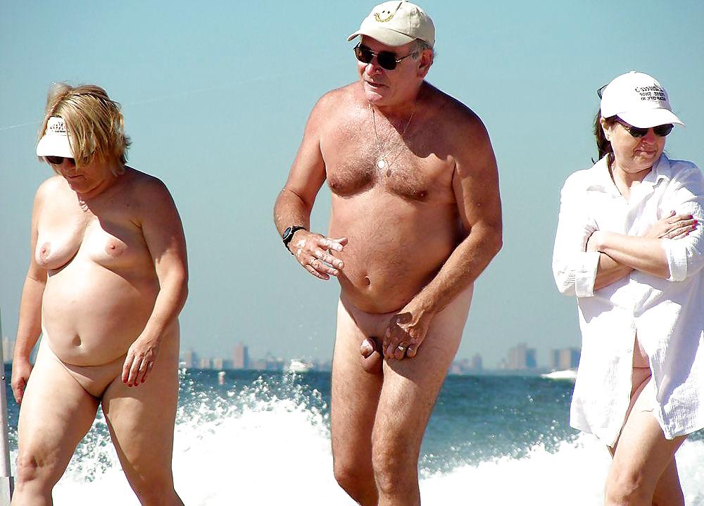 20P Naked couple 21.
