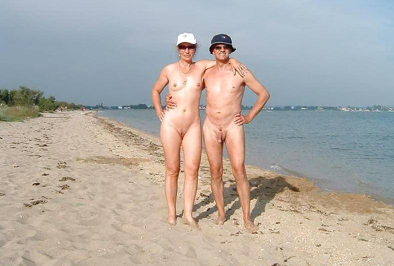 20P Naked couple 21.