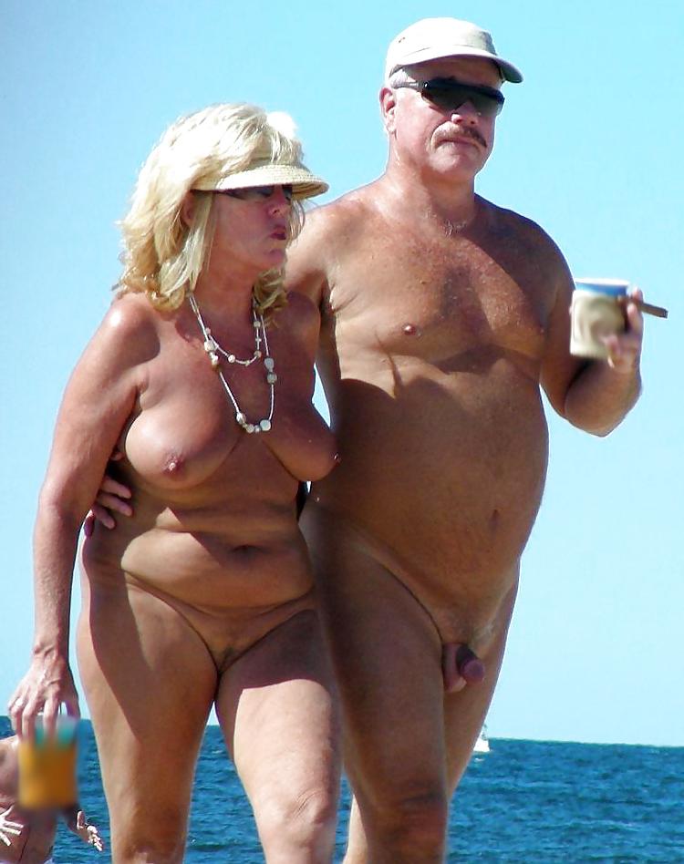20P Naked couple 21.