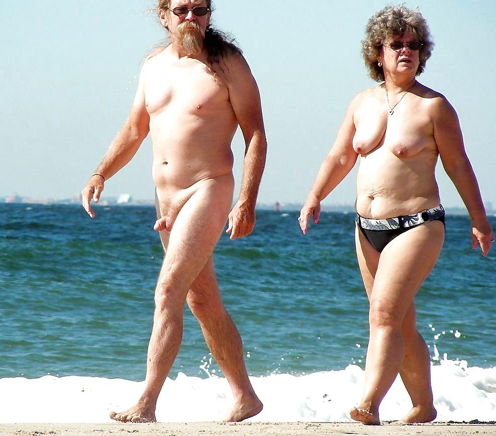 20P Naked couple 21.