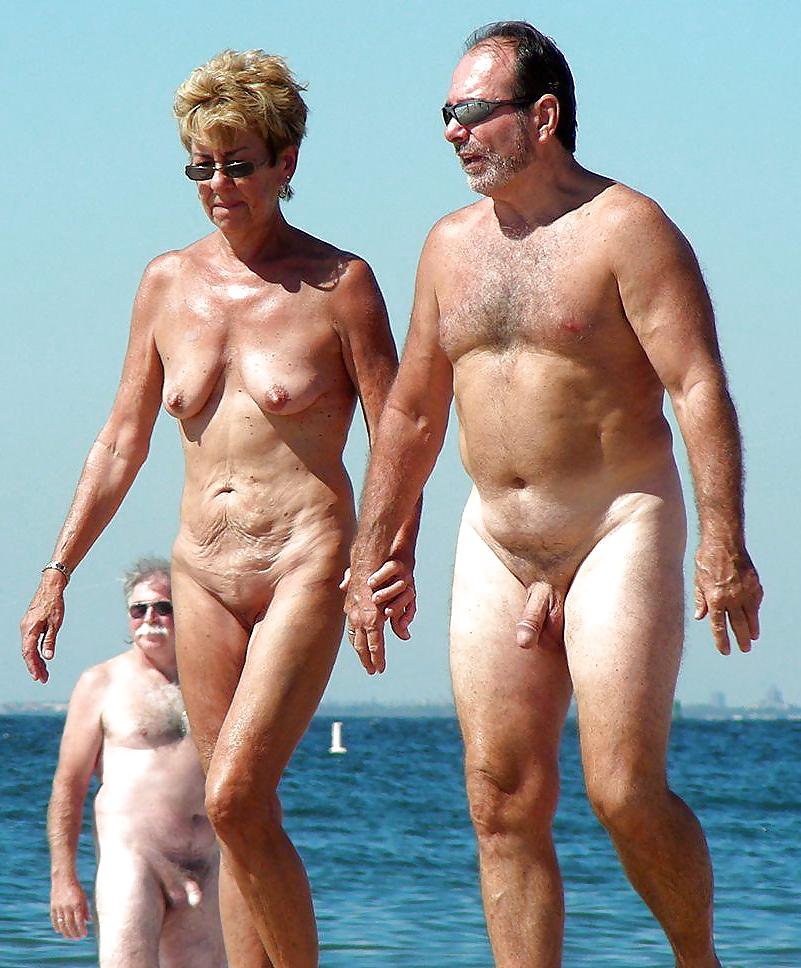 20P Naked couple 21.