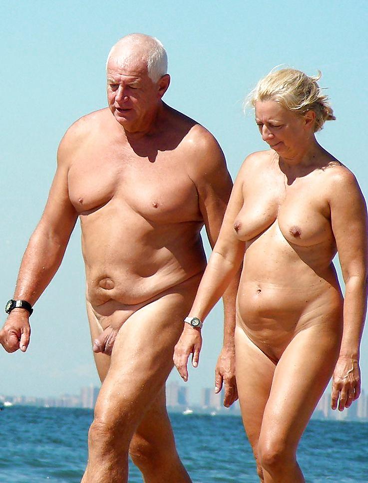 20P Naked couple 21.