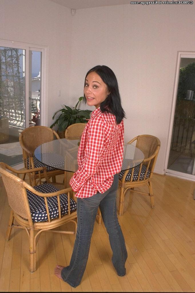 16P Astounding amateur teen Arlyn is taking off her tight blue jeans