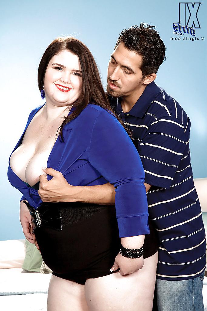 16P Extra large Holly Jayde upskirts &amp; pulls out her huge tits for sucking