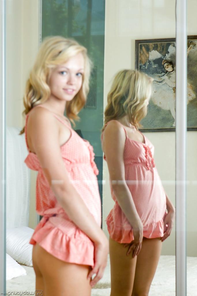 16P There is nothing impossible for sexy amateur teen babe named Eve
