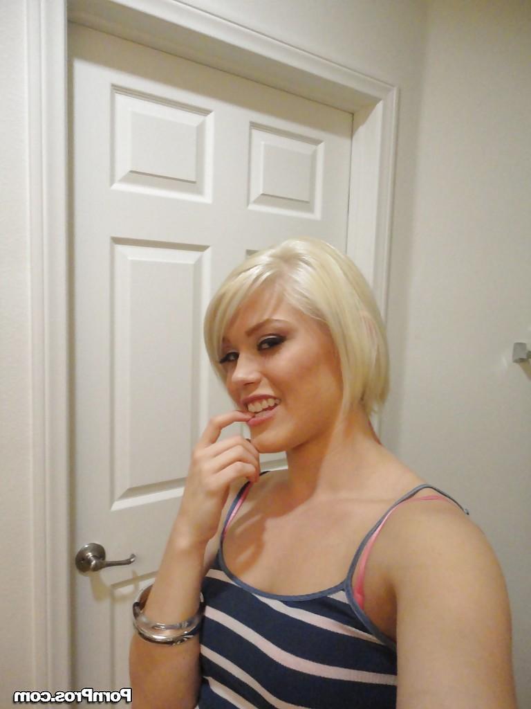 16P Amateur teen babe Ash Hollywood strips off lingerie and feels pussy